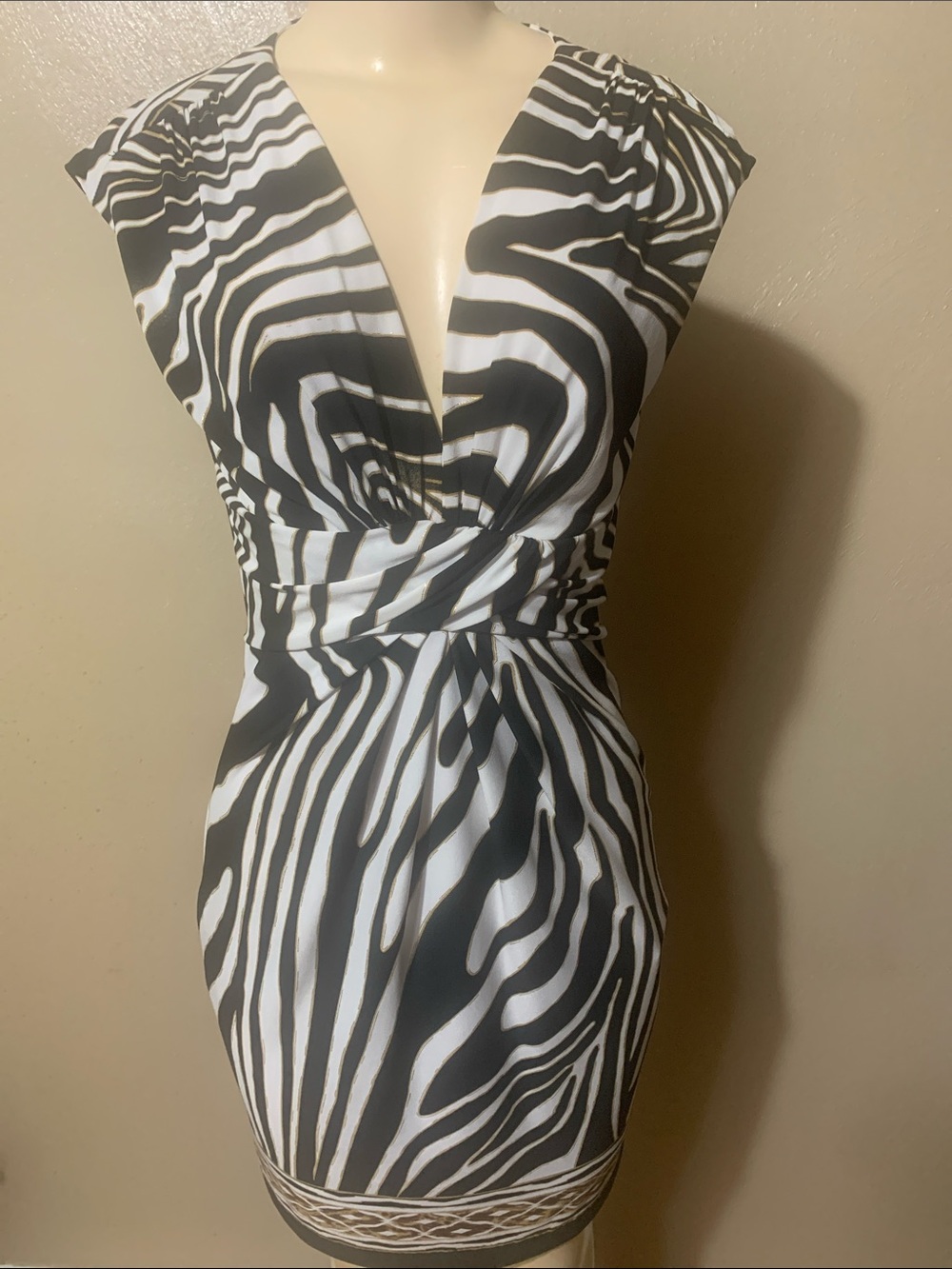 Cache size 6 Black & White Zebra Print V-Neck Dress Gold Metallic Trim NWT